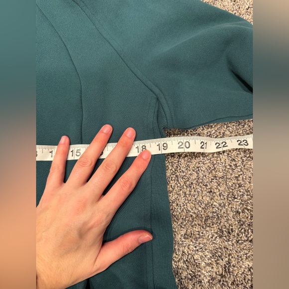 Lululemon Scuba Hoodie *Light Cotton Fleece
Submarine size 10 EUC - Picture 4 of 4